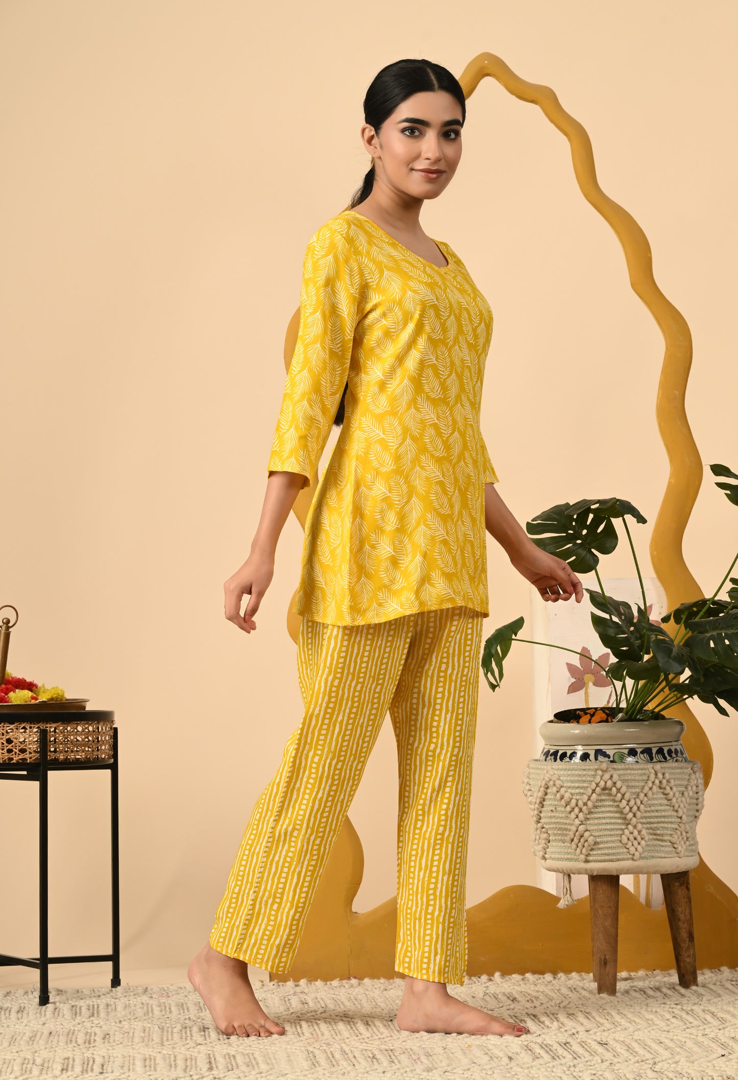 Women Printed Cotton Blend Kurta Pant Set