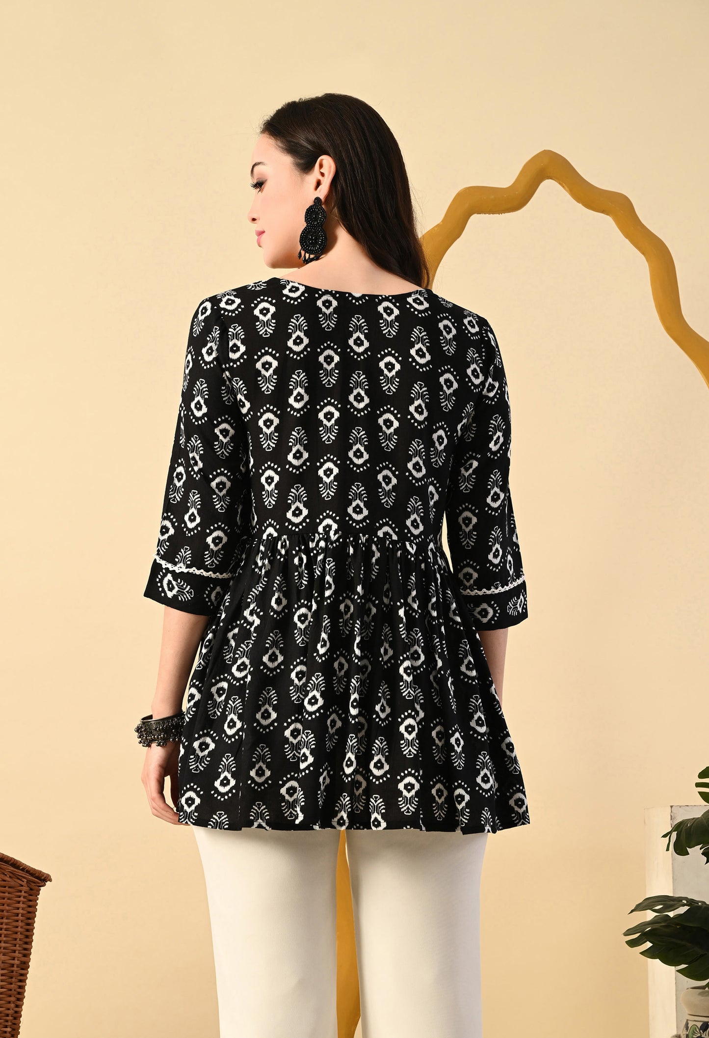 Women Printed Party wear Top (Black)