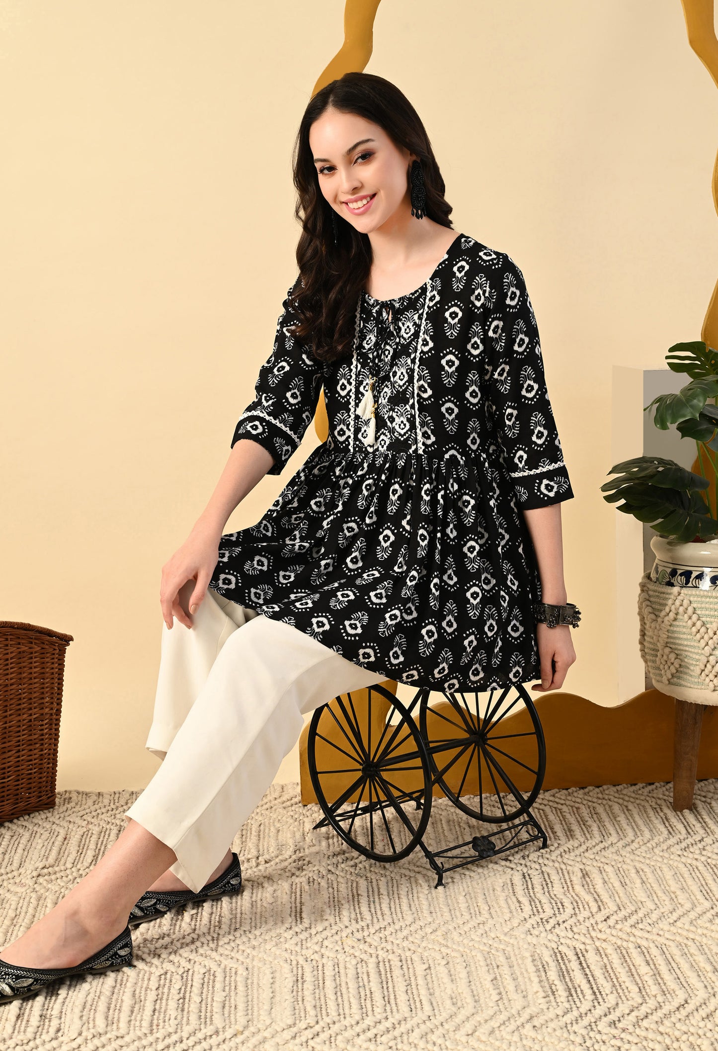Women Printed Party wear Top (Black)