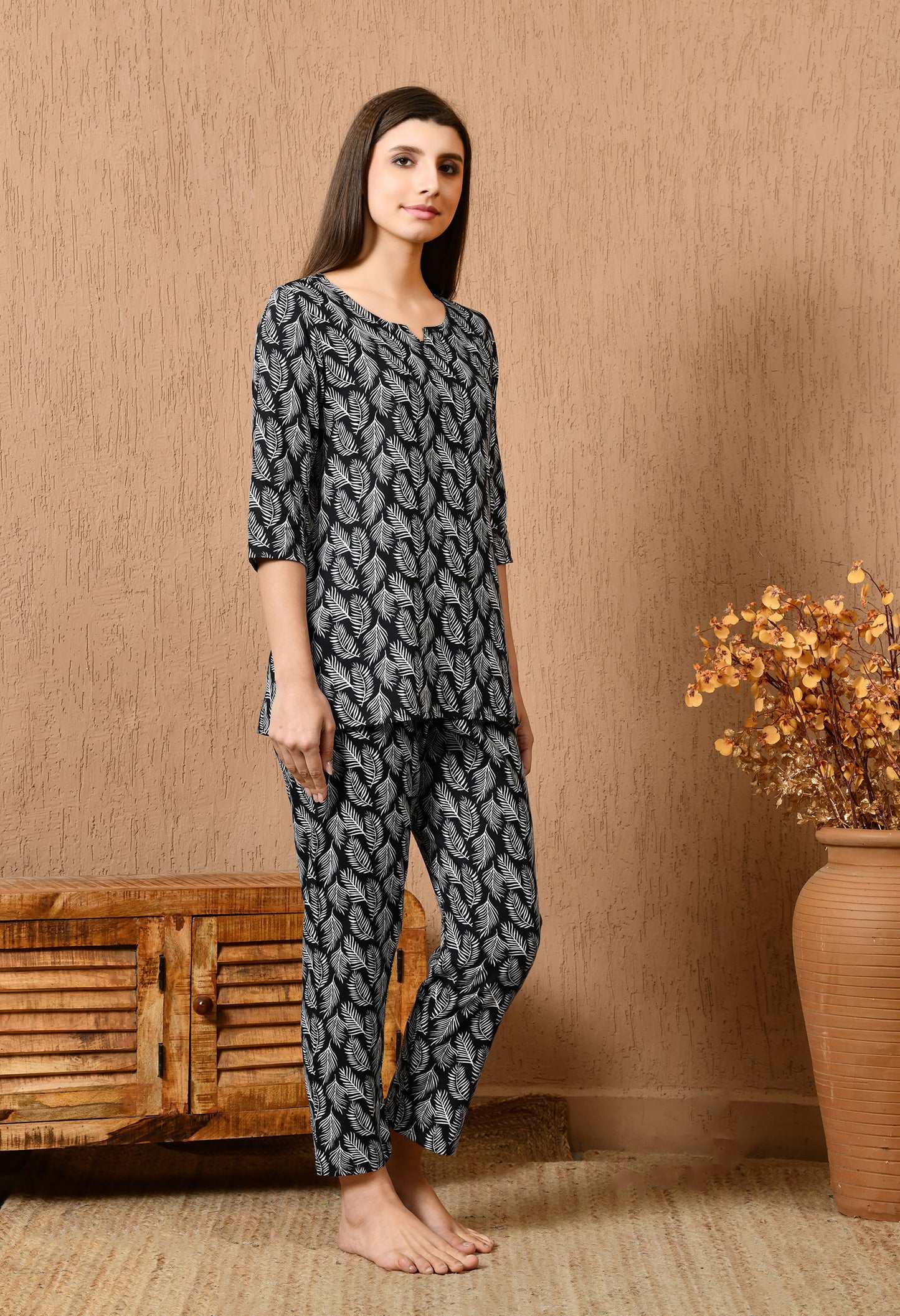 Women Printed Cotton Blend Kurta Pant Set