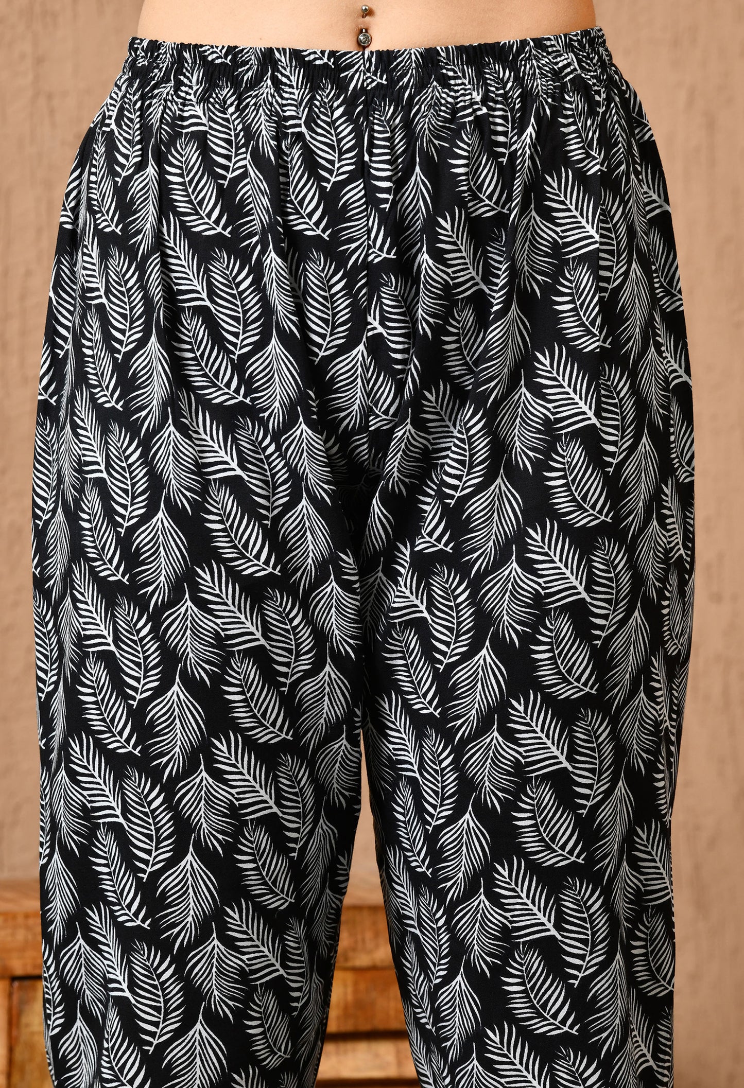 Women Printed Cotton Blend Kurta Pant Set