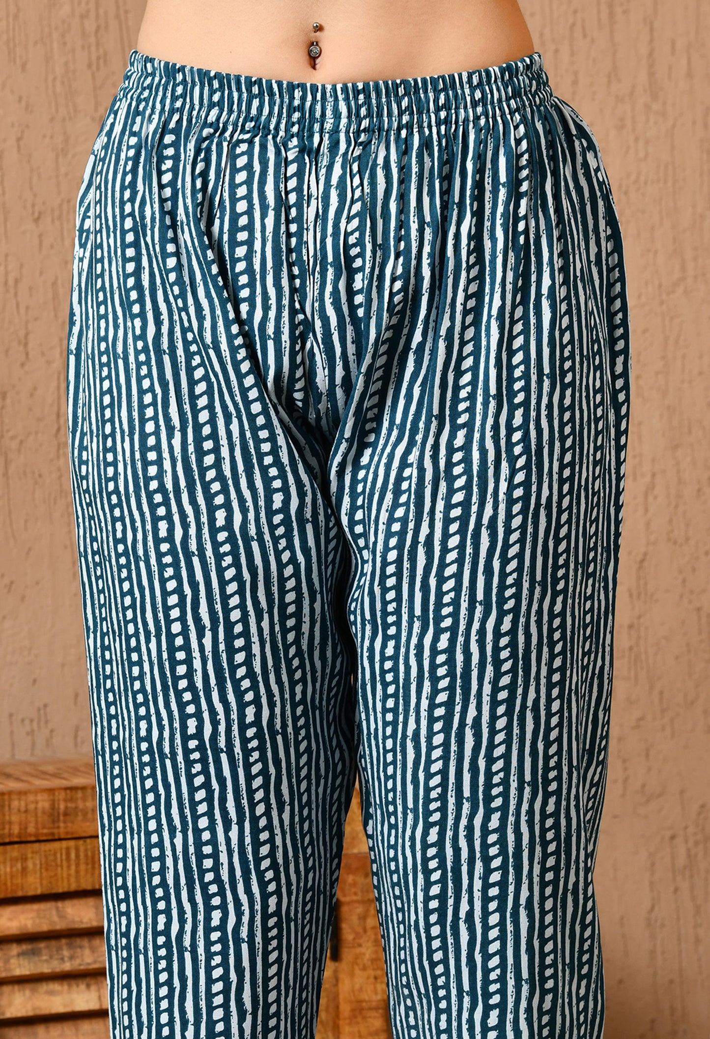 Women Printed Cotton Blend Kurta Pant Set