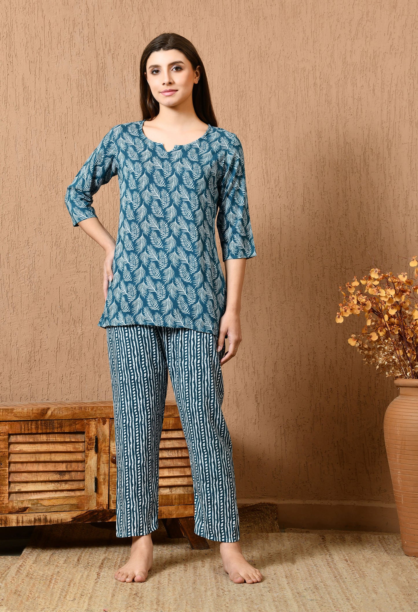 Women Printed Cotton Blend Kurta Pant Set