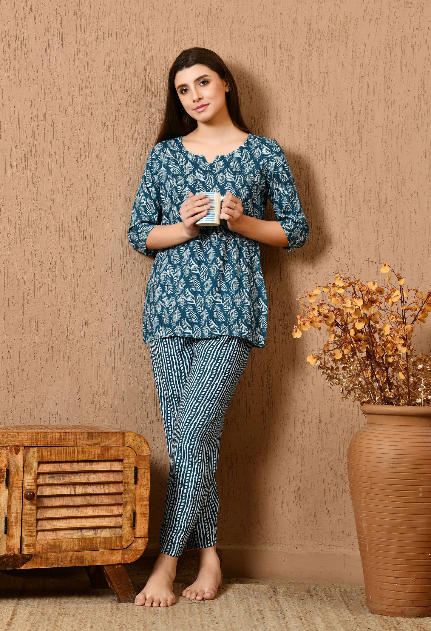 Women Printed Cotton Blend Kurta Pant Set