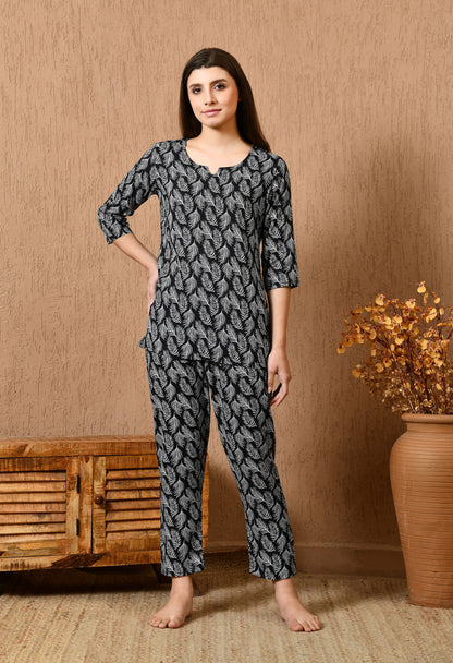 Women Printed Cotton Blend Kurta Pant Set