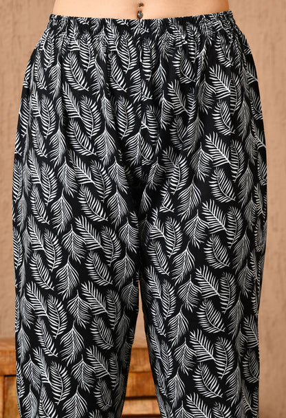 Women Printed Cotton Blend Kurta Pant Set