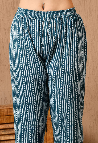 Women Printed Cotton Blend Kurta Pant Set