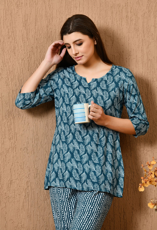 Women Printed Cotton Blend Kurta Pant Set